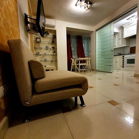 Central 2Br Apartment With Balcony - Italian Church & City View Бухарест Экстерьер фото