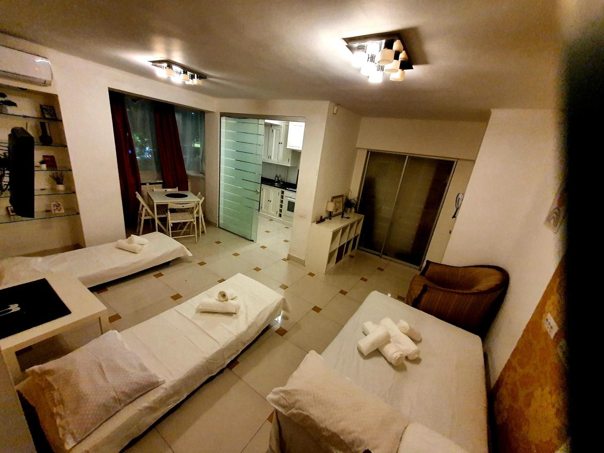 Central 2Br Apartment With Balcony - Italian Church & City View Бухарест Экстерьер фото