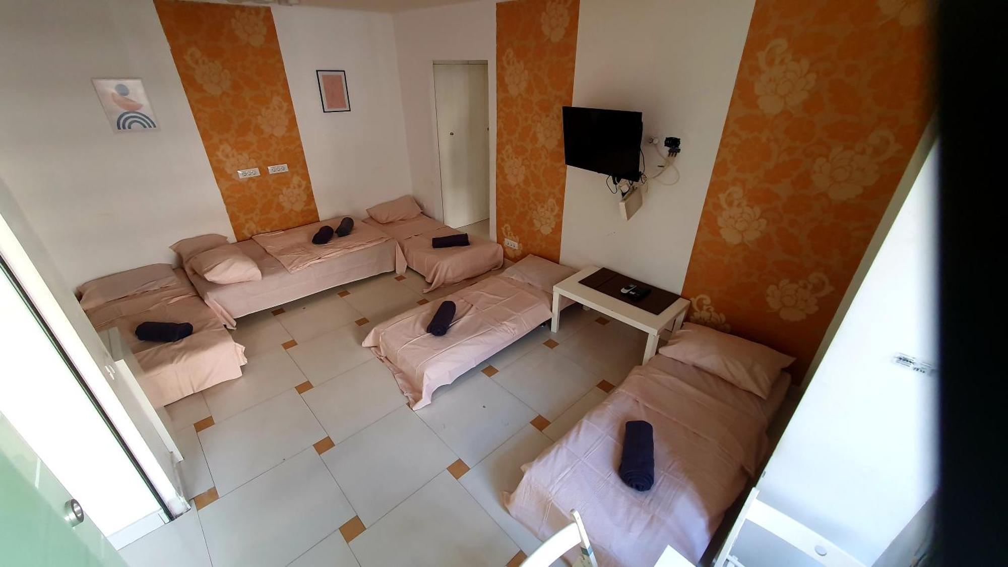 Central 2Br Apartment With Balcony - Italian Church & City View Бухарест Экстерьер фото